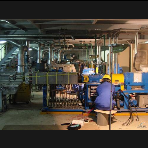 扬州工厂设备维修现场